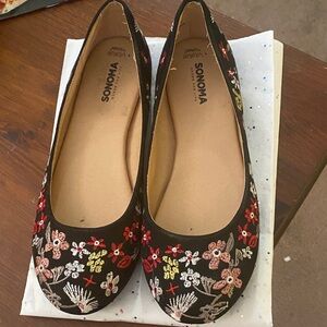 Sonoma Women's Black and Multicolor Floral Flats